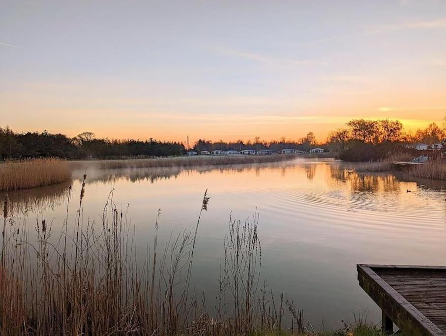 Lakeside View Wisbech Extérieur photo