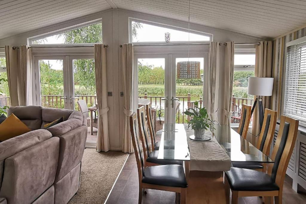 Lakeside View Wisbech Extérieur photo