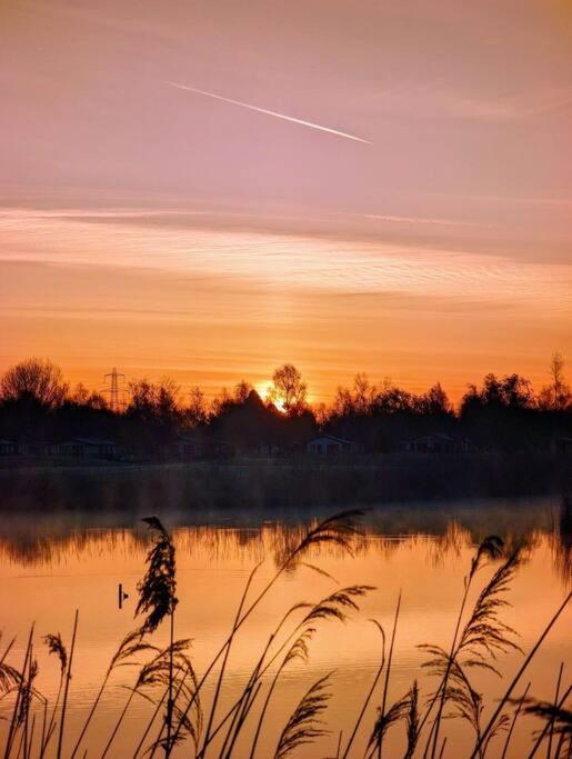 Lakeside View Wisbech Extérieur photo